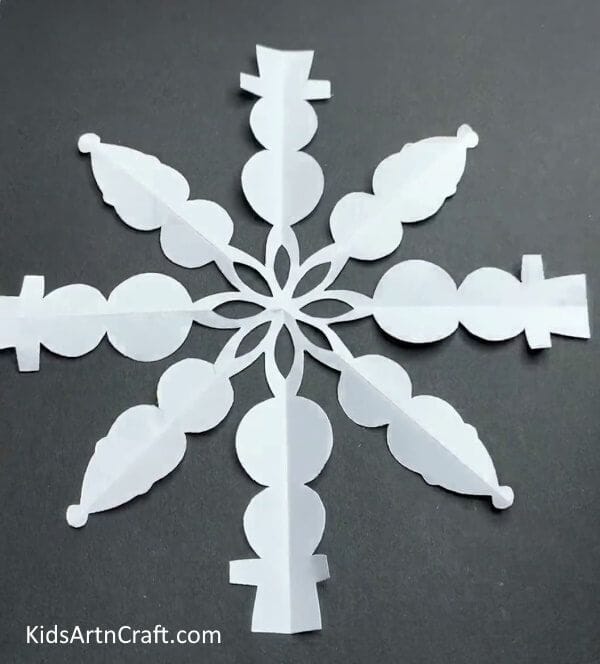 Snowman-Shaped Snowflake Pattern